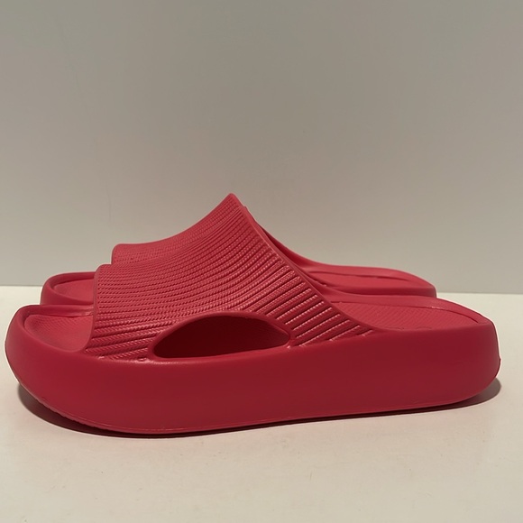 CALIA Molded Rubber Platform Sandals Women’s Size 8 Pink Comfort Slip On Slides - Picture 2 of 8